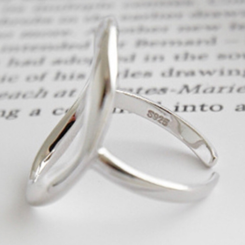 925 Sterling Silver Chunky Irregular Oval Ring - Picture 3 of 6